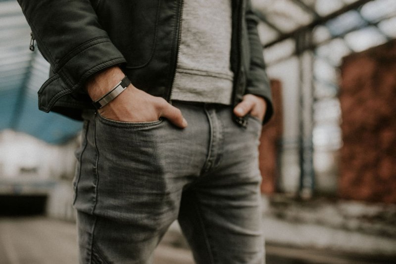 Lunavit Magnet Silikonarmband Carbo Stripe Lunavit Magnetarmband für Männer in Schwarz mit Carbon für coole Looks